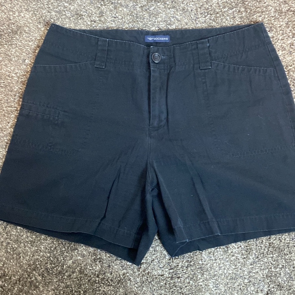 Dockers Women’s Black Cotton Shorts sz 10 Mid Rise 5” Inseam